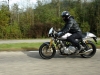 Norton Commando 961 Café Racer - Profil gauche sur la route d'Alexnorton_alex_profil_gauche